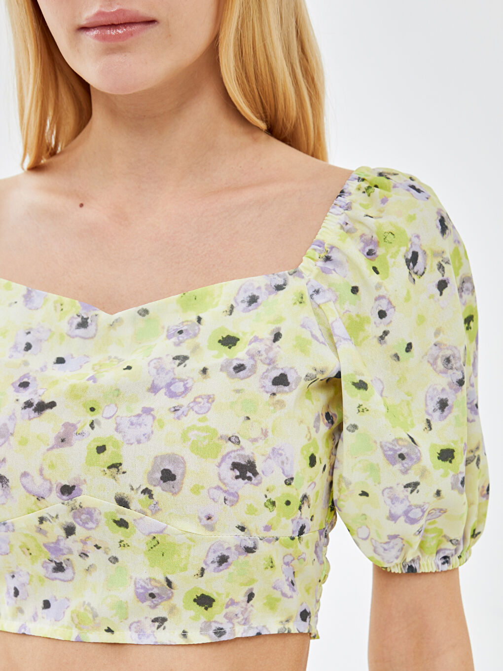 Sarı Kalp Yaka Çiçekli Kısa Kollu Kadın Crop-3