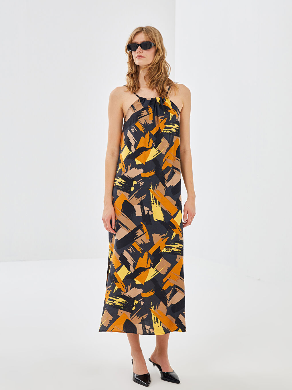 Kahverengi Halter Yaka Desenli Askılı Kadın Elbise