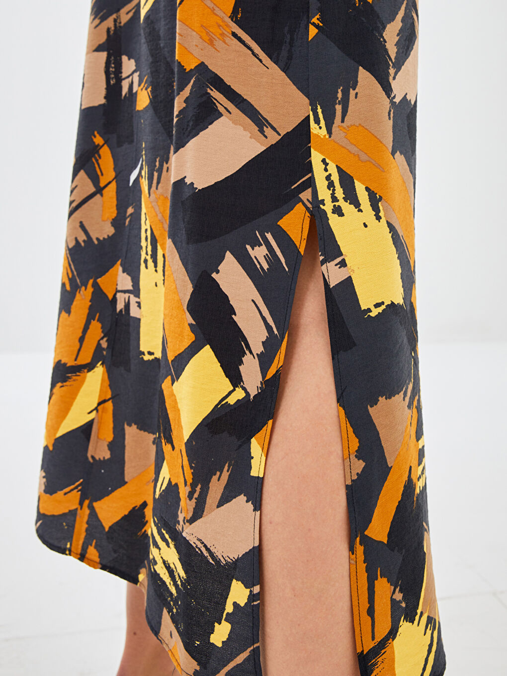 Kahverengi Halter Yaka Desenli Askılı Kadın Elbise-3