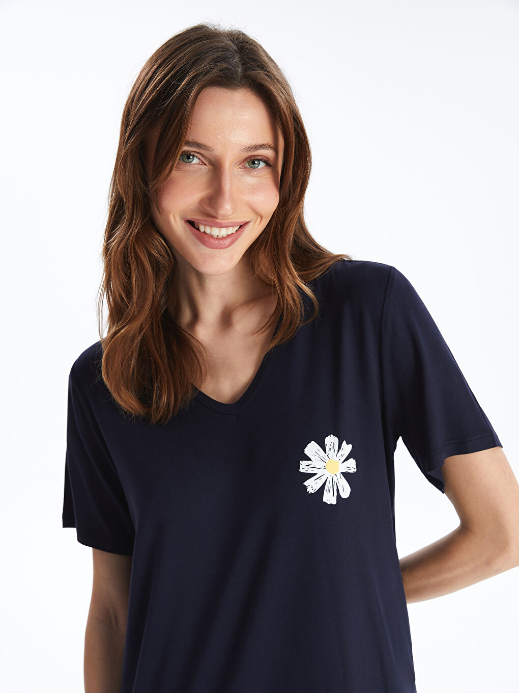 Lacivert V Yaka Baskılı Kısa Kollu Kadın Tişört