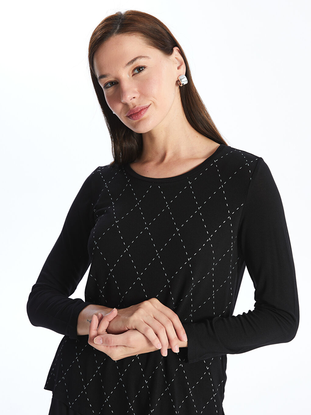 Siyah Bisiklet Yaka Desenli Uzun Kollu Kadın Tişört-1