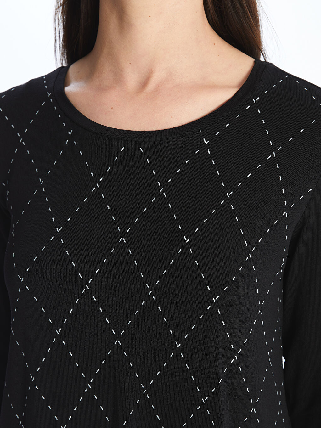 Siyah Bisiklet Yaka Desenli Uzun Kollu Kadın Tişört-3