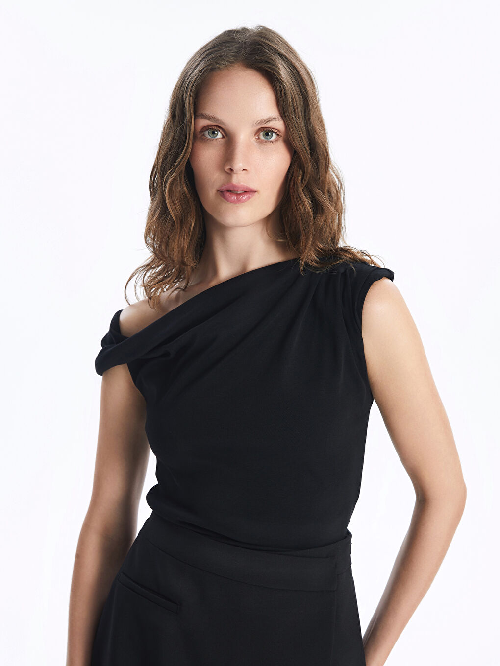 بلوزة ياقة سلاش للسيدات-1