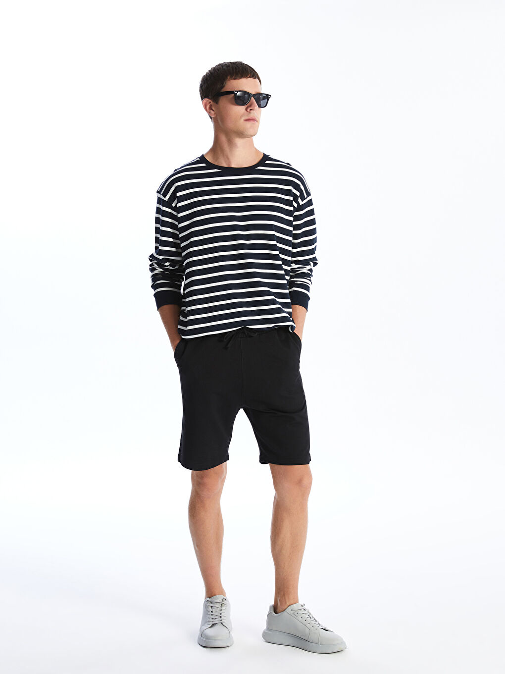 Siyah Standart Kalıp Erkek Şort