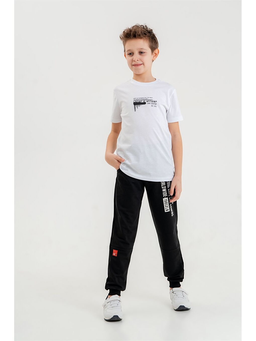 Siyah Bisiklet Yaka Baskılı Kısa Kollu Erkek Çocuk Tişört ve Eşofman Altı Takım