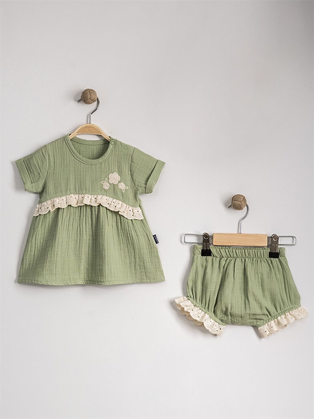 Yeşil Dantelli Kız Bebek Takım