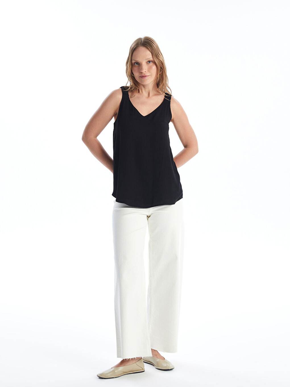 بلوزة سادة بفتحة رقبة على شكل حرف V للسيدات-2