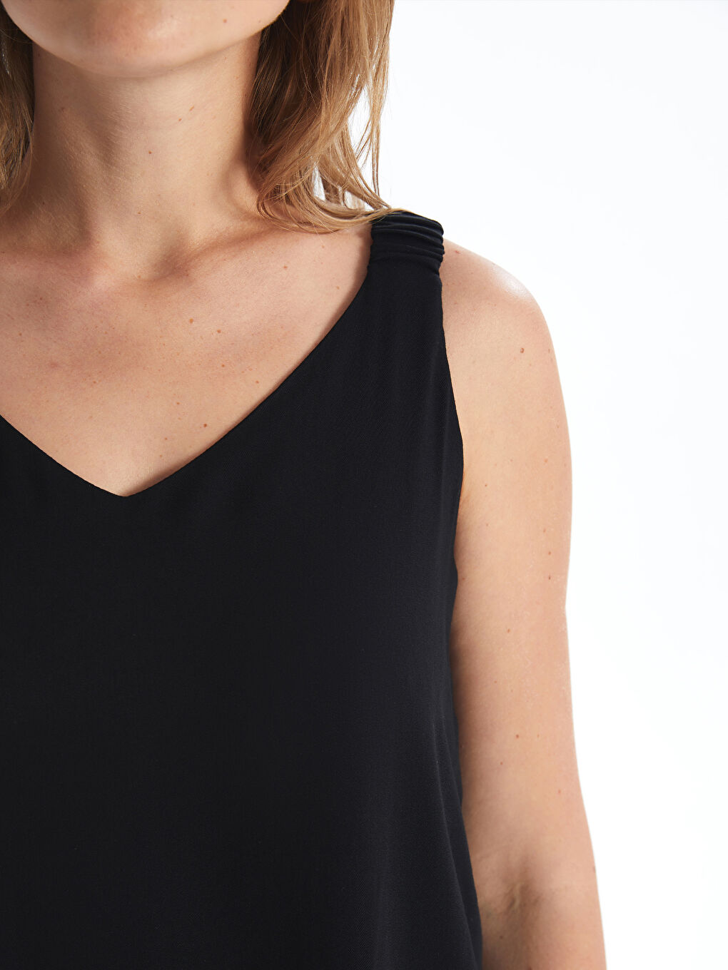 بلوزة سادة بفتحة رقبة على شكل حرف V للسيدات-3