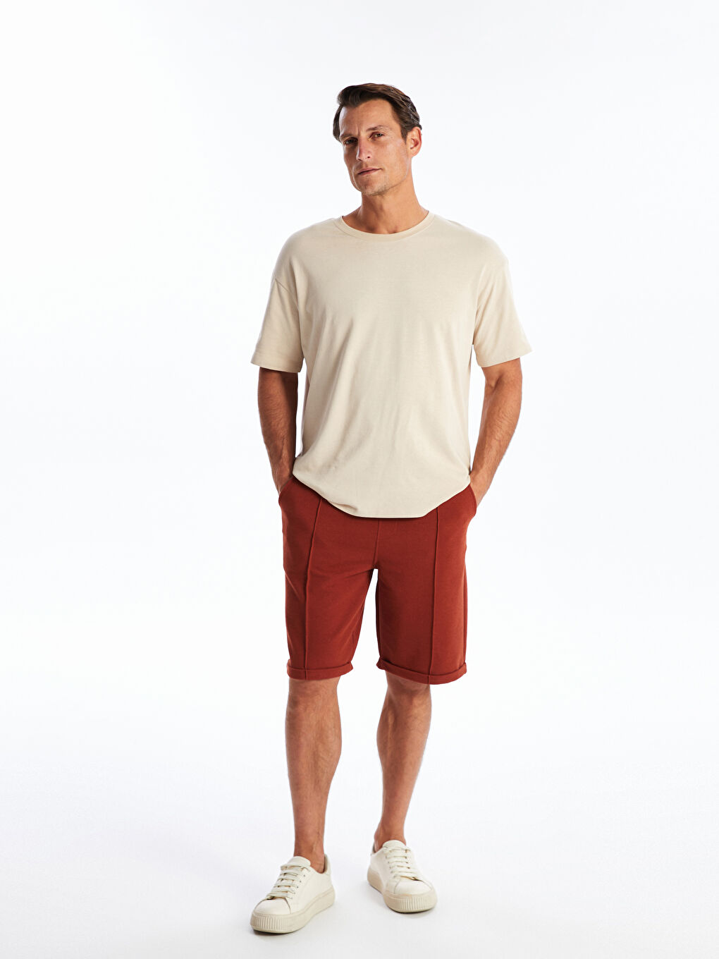 Kahverengi Standart Kalıp Beli Bağlama Detaylı Erkek Şort