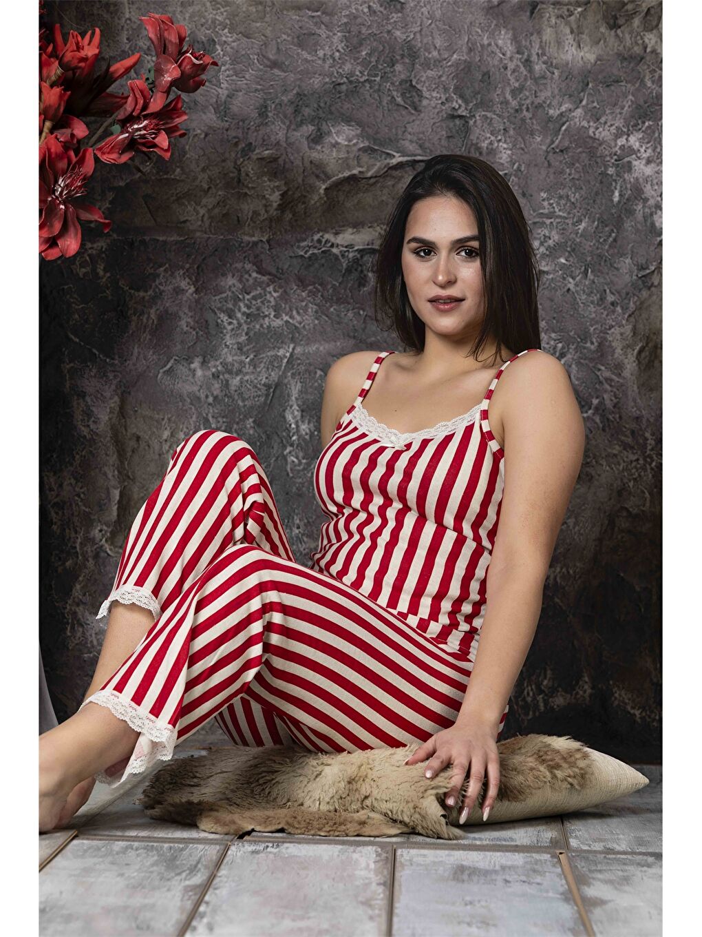 Kırmızı Askılı Kadın Pijama Takımı