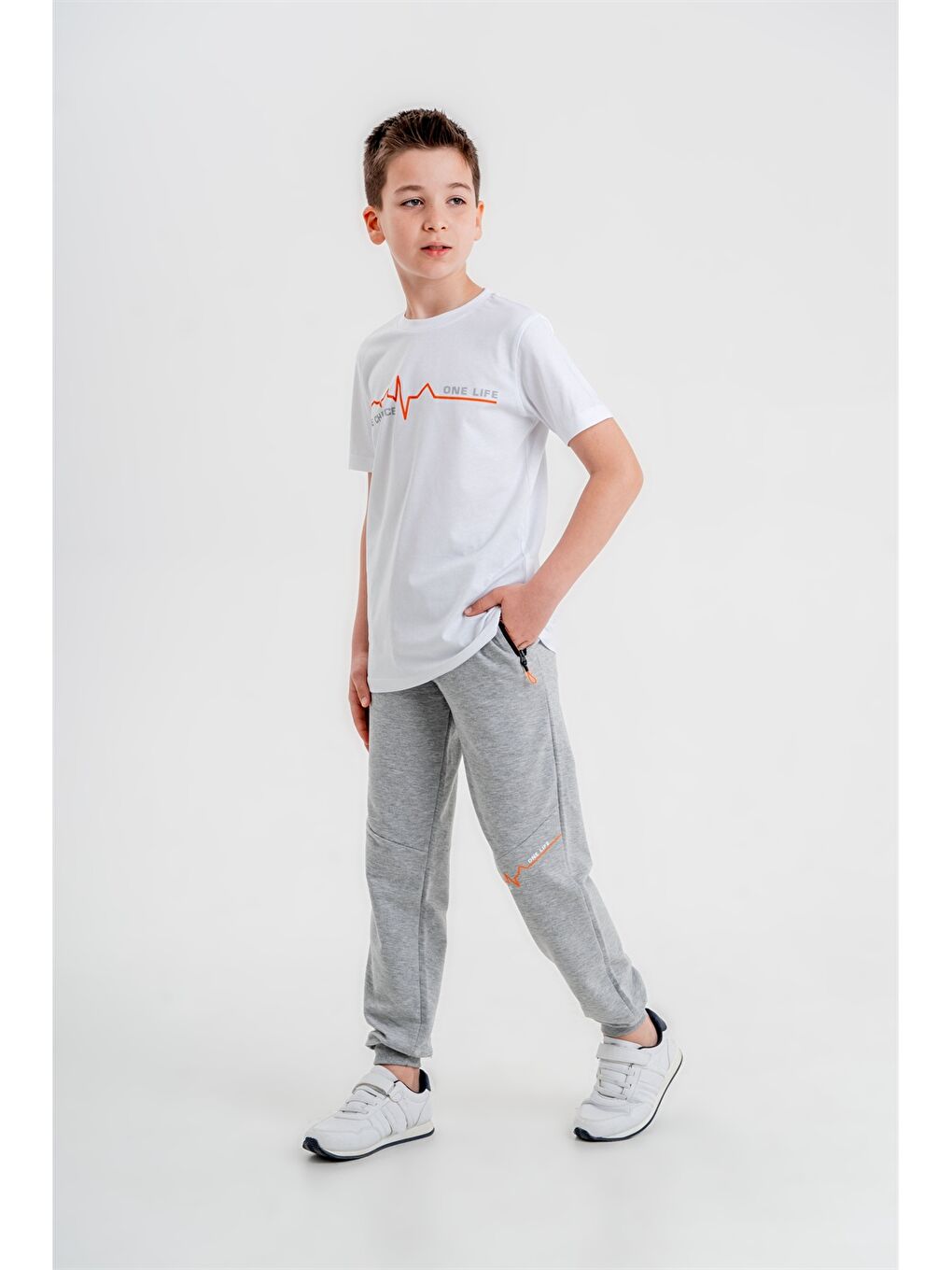Gri Bisiklet Yaka Erkek Çocuk Tişört ve Eşofman Altı-1