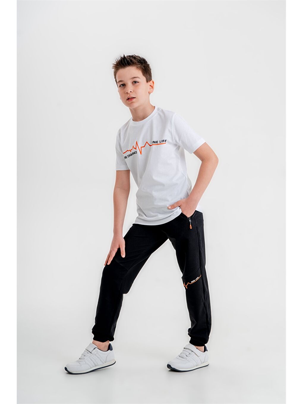 Siyah Bisiklet Yaka Erkek Çocuk Tişört ve Eşofman Altı-2