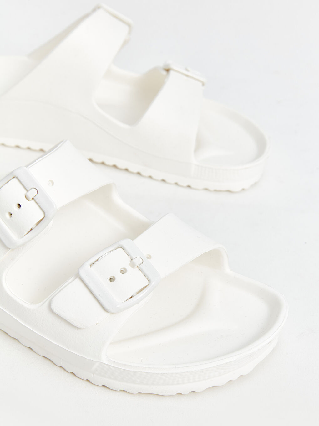 Beyaz Çift Bantlı Kadın Terlik-2