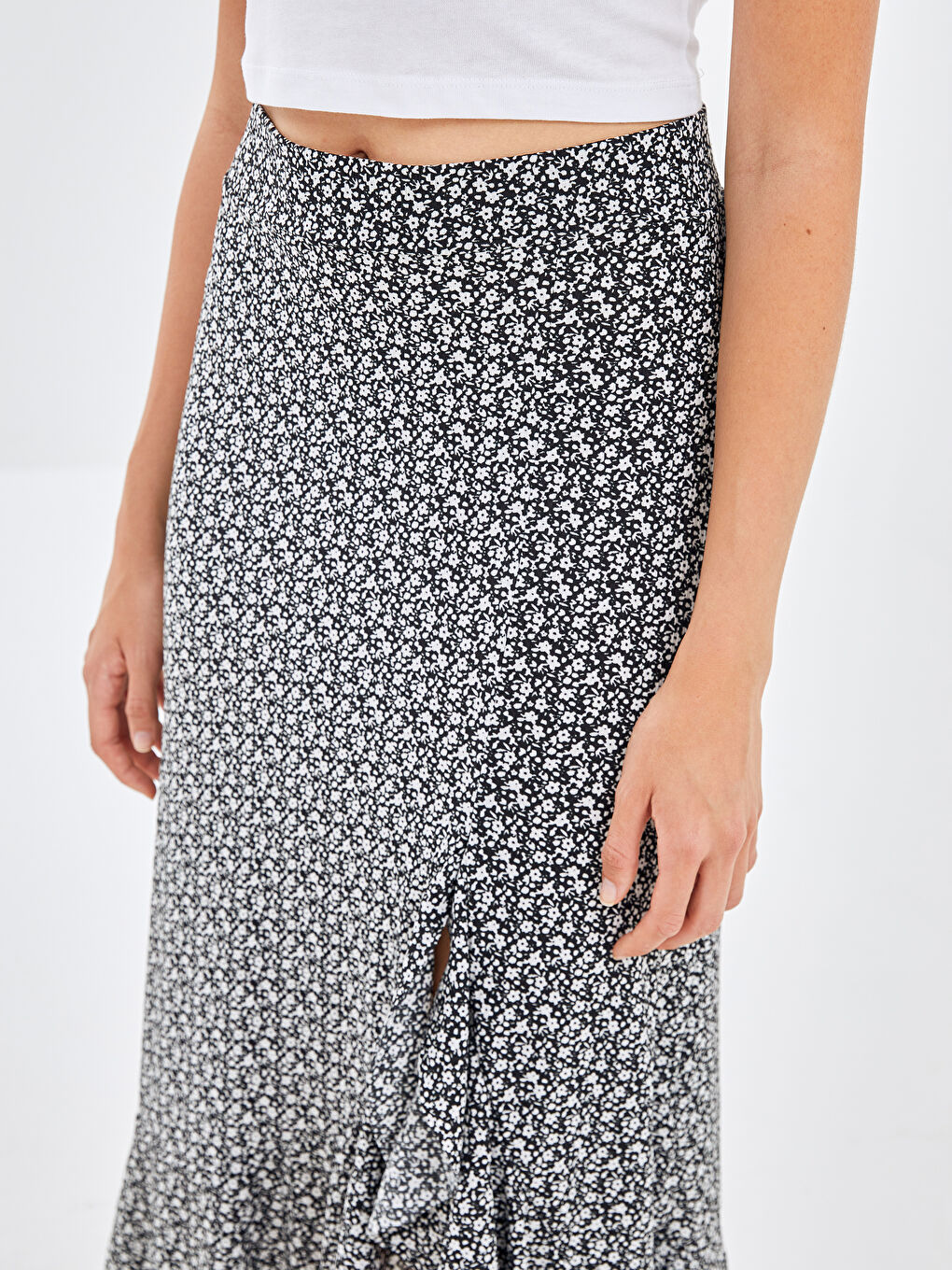 Siyah Beli Lastikli Çiçekli Kadın Etek-2