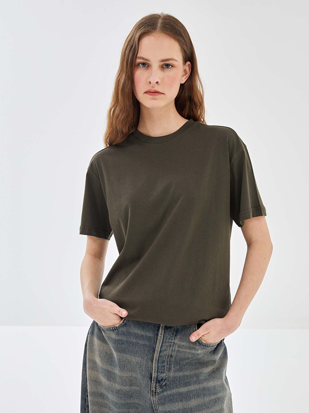 Haki Bisiklet Yaka Düz Kısa Kollu Kadın Tişört