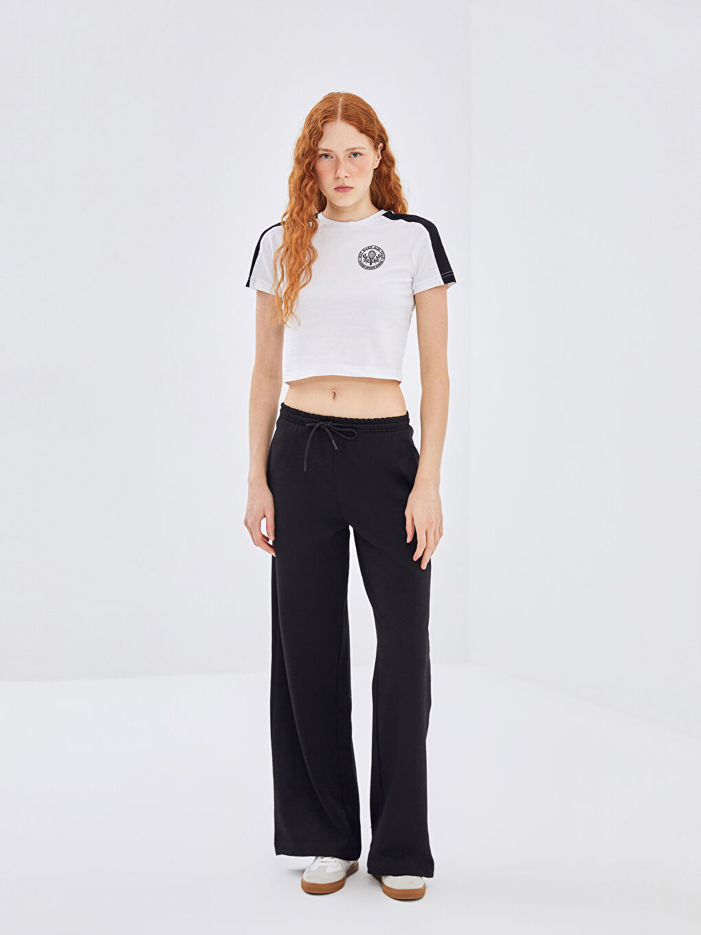 Beyaz Bisiklet Yaka Baskılı Kısa Kollu Kadın Crop-1