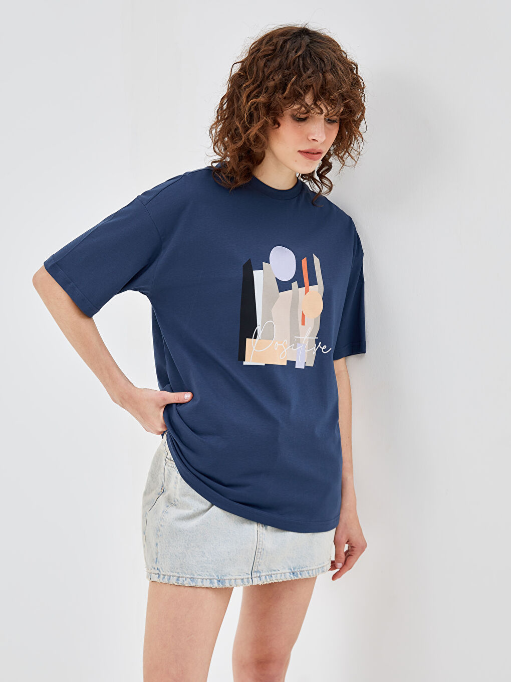 Lacivert Bisiklet Yaka Baskılı Kısa Kollu Kadın Tişört