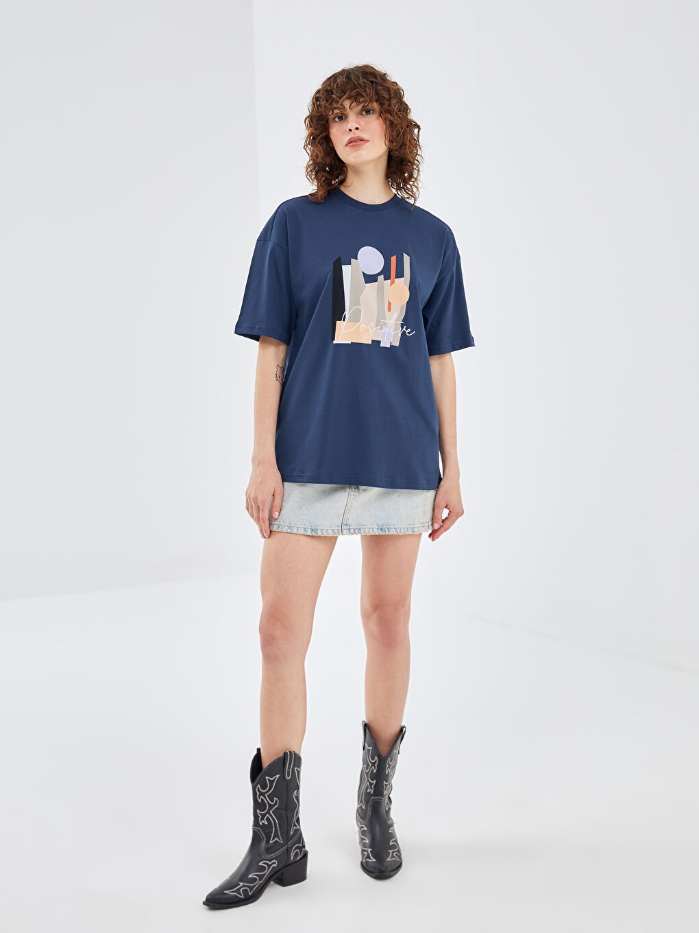 Lacivert Bisiklet Yaka Baskılı Kısa Kollu Kadın Tişört-2