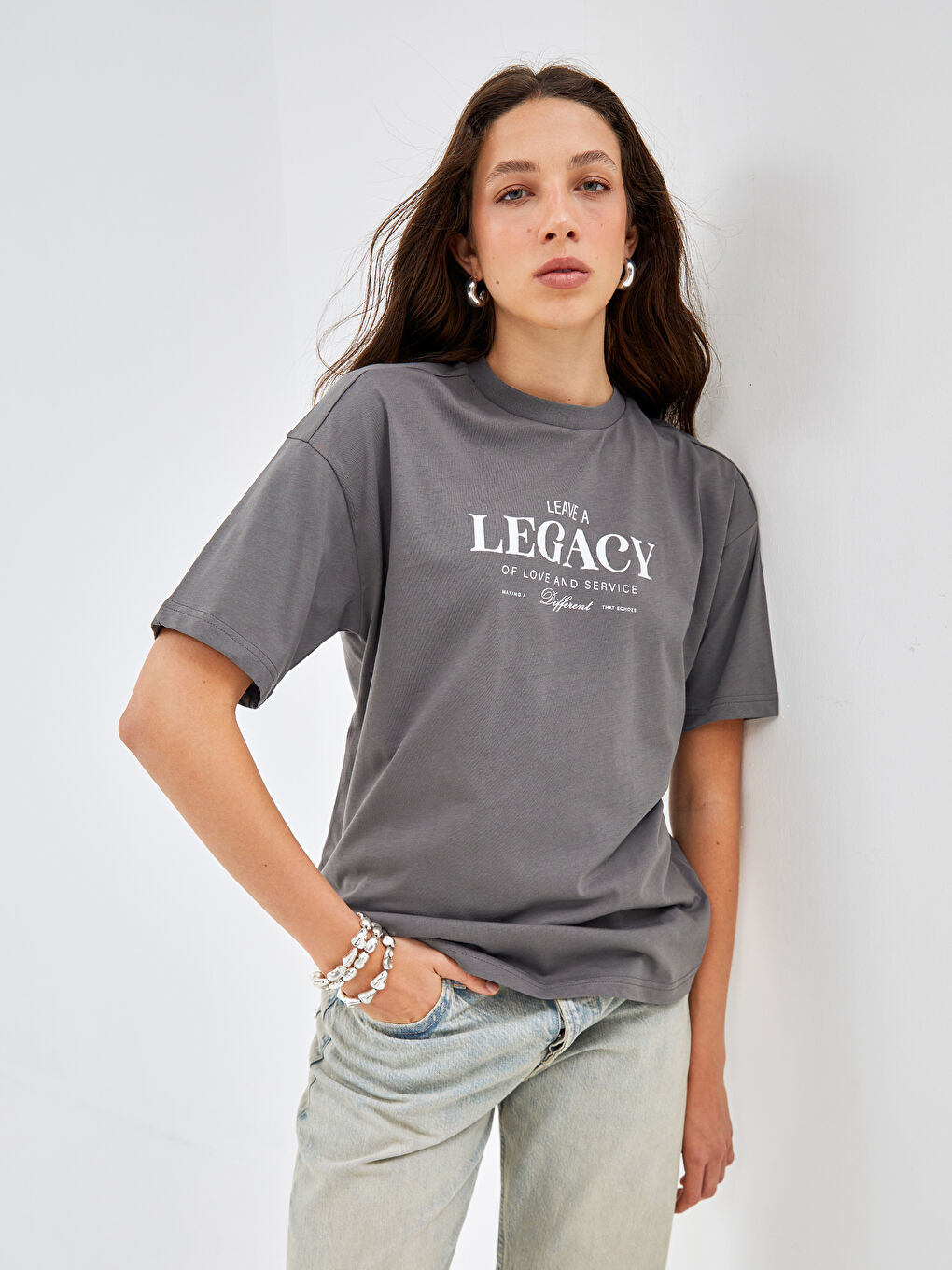 Antrasit Bisiklet Yaka Baskılı Kısa Kollu Kadın Tişört