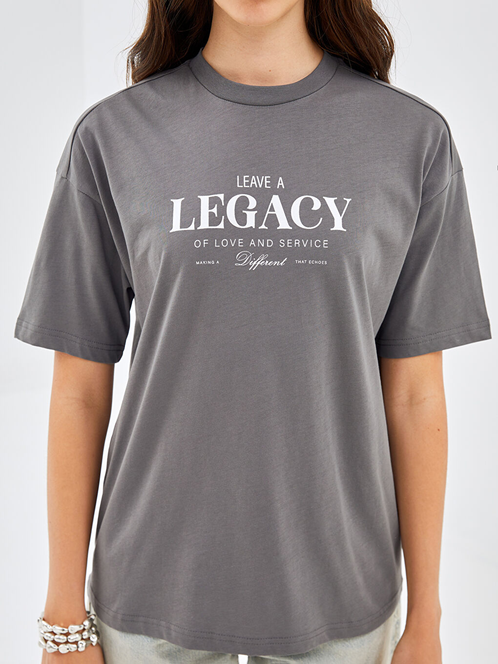 Antrasit Bisiklet Yaka Baskılı Kısa Kollu Kadın Tişört-2