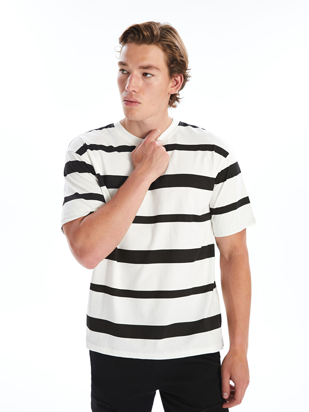 تیشێرت ڕه‌ش پیاو -S4N917Z8-LEG