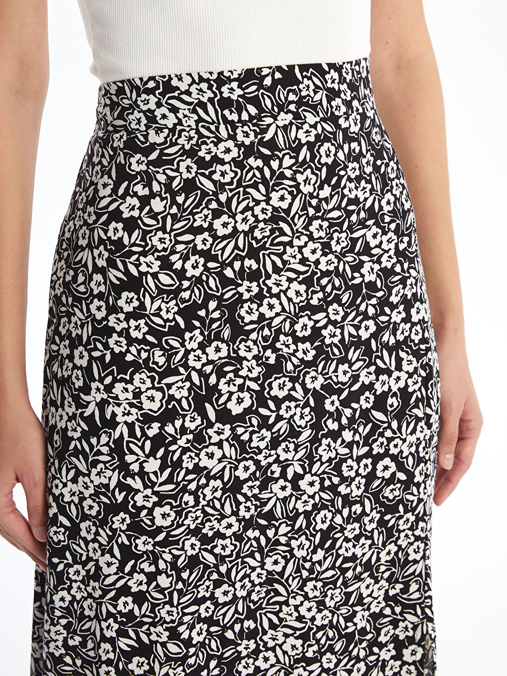 Siyah Beli Lastikli Çiçekli Kadın Etek-2