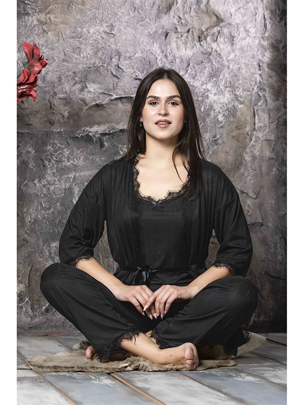 Siyah V Yaka Kadın Pijama Takım-1