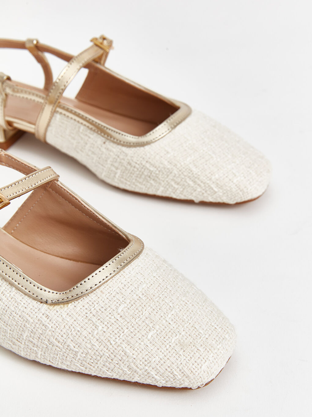 Bej Tek Bantlı Toka Detaylı Kadın Sandalet-2