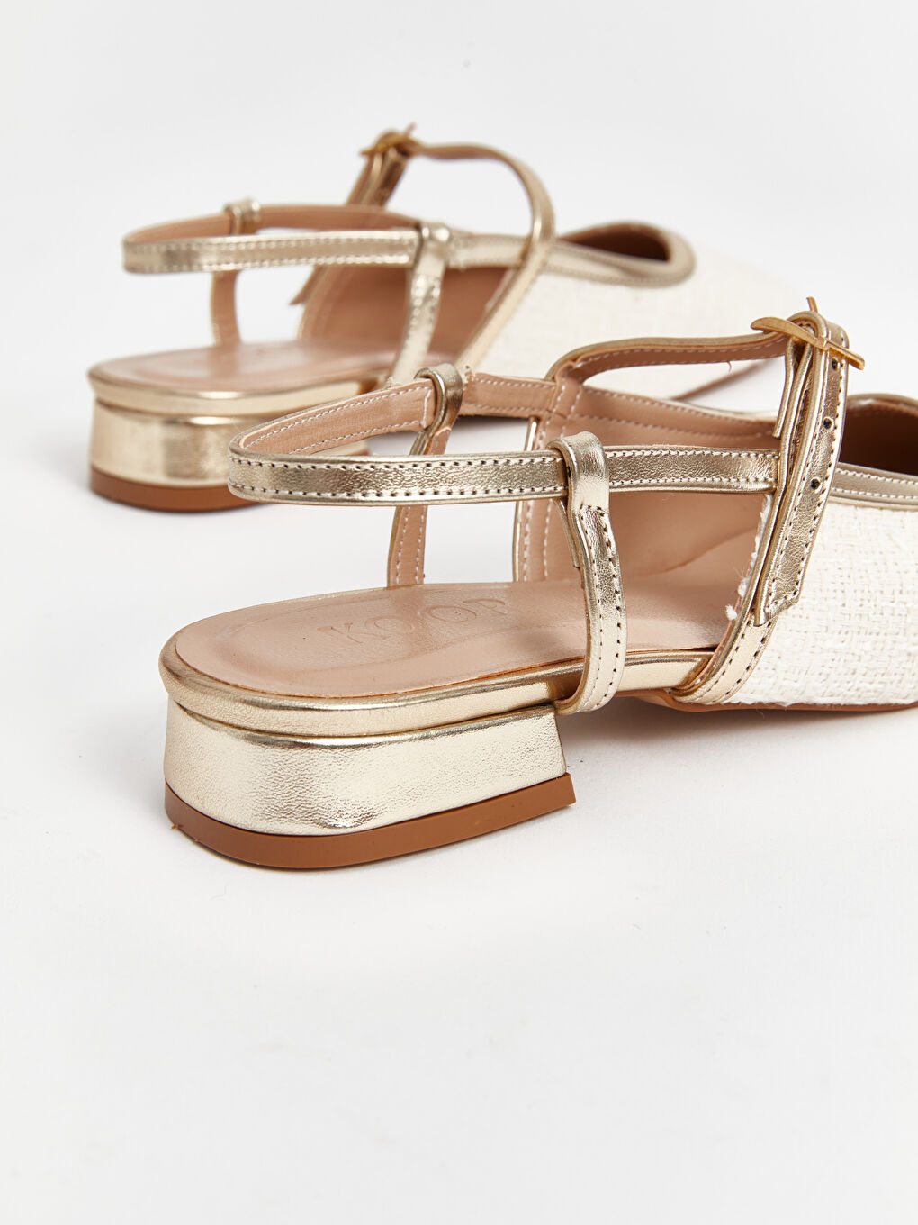 Bej Tek Bantlı Toka Detaylı Kadın Sandalet-4