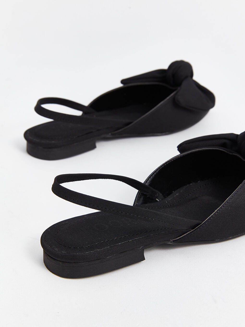 Siyah Fiyonk Detaylı Kadın Babet-4