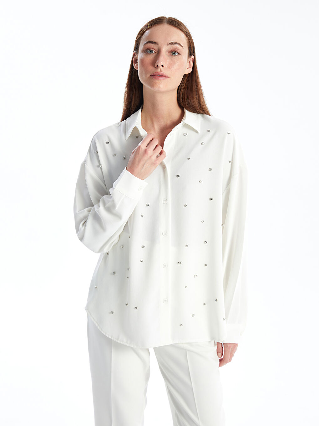 Beyaz Parlak Taşlı Uzun Kollu Oversize Kadın Gömlek