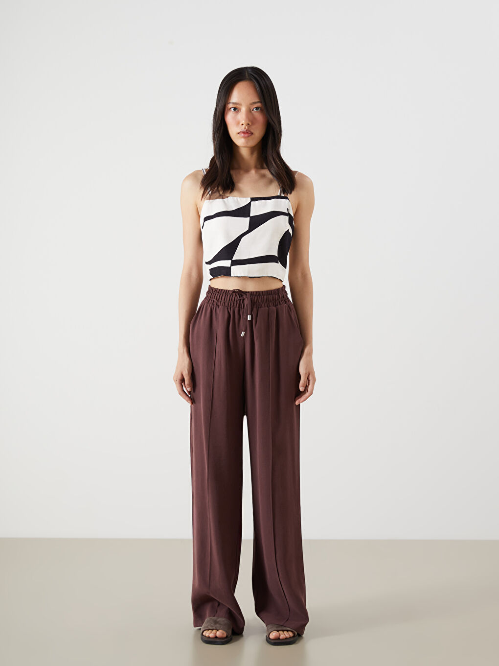 Siyah Kare Yaka Desenli Askılı Crop-1