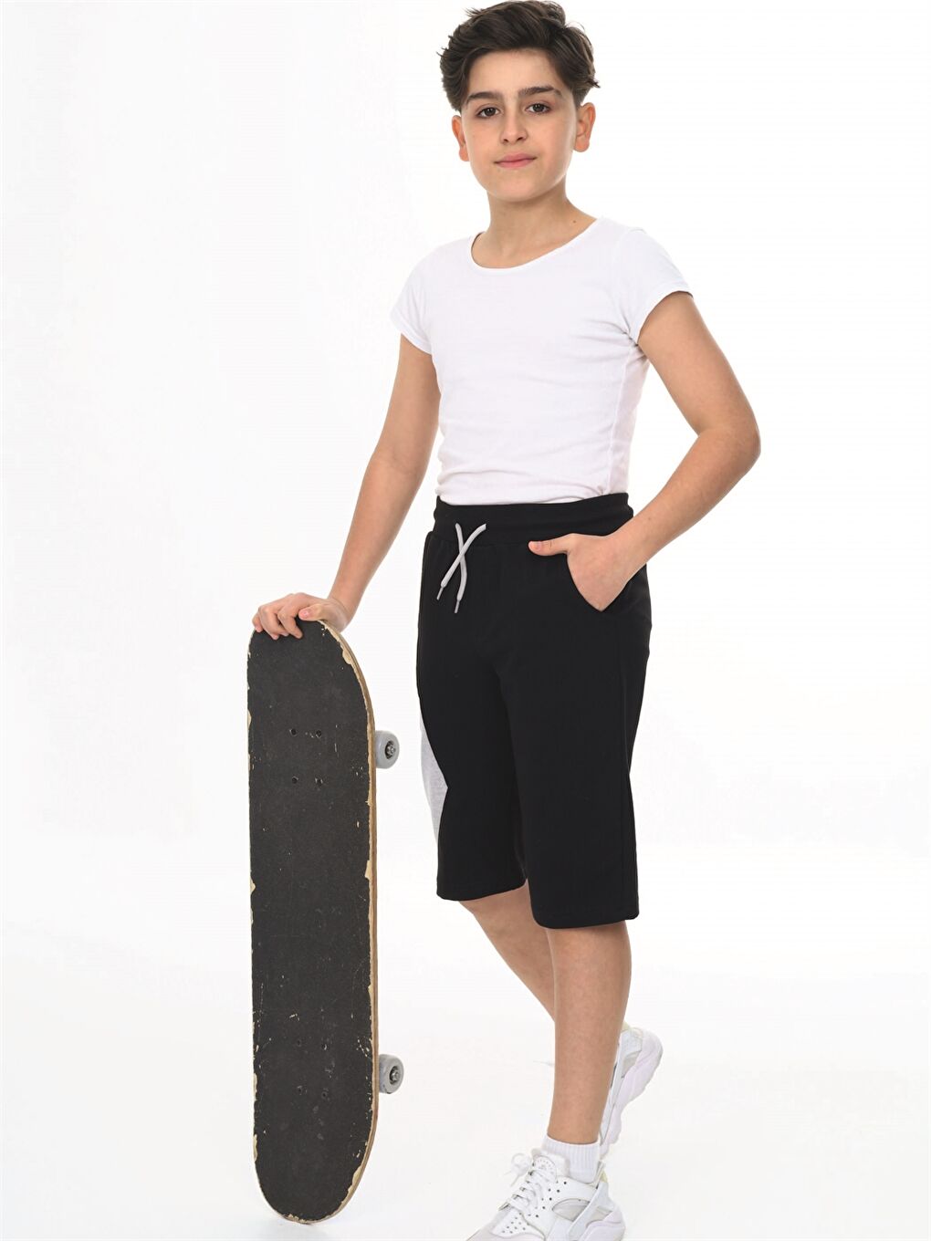 Siyah Beli Lastikli Önü Garnili Erkek Çocuk Kapri