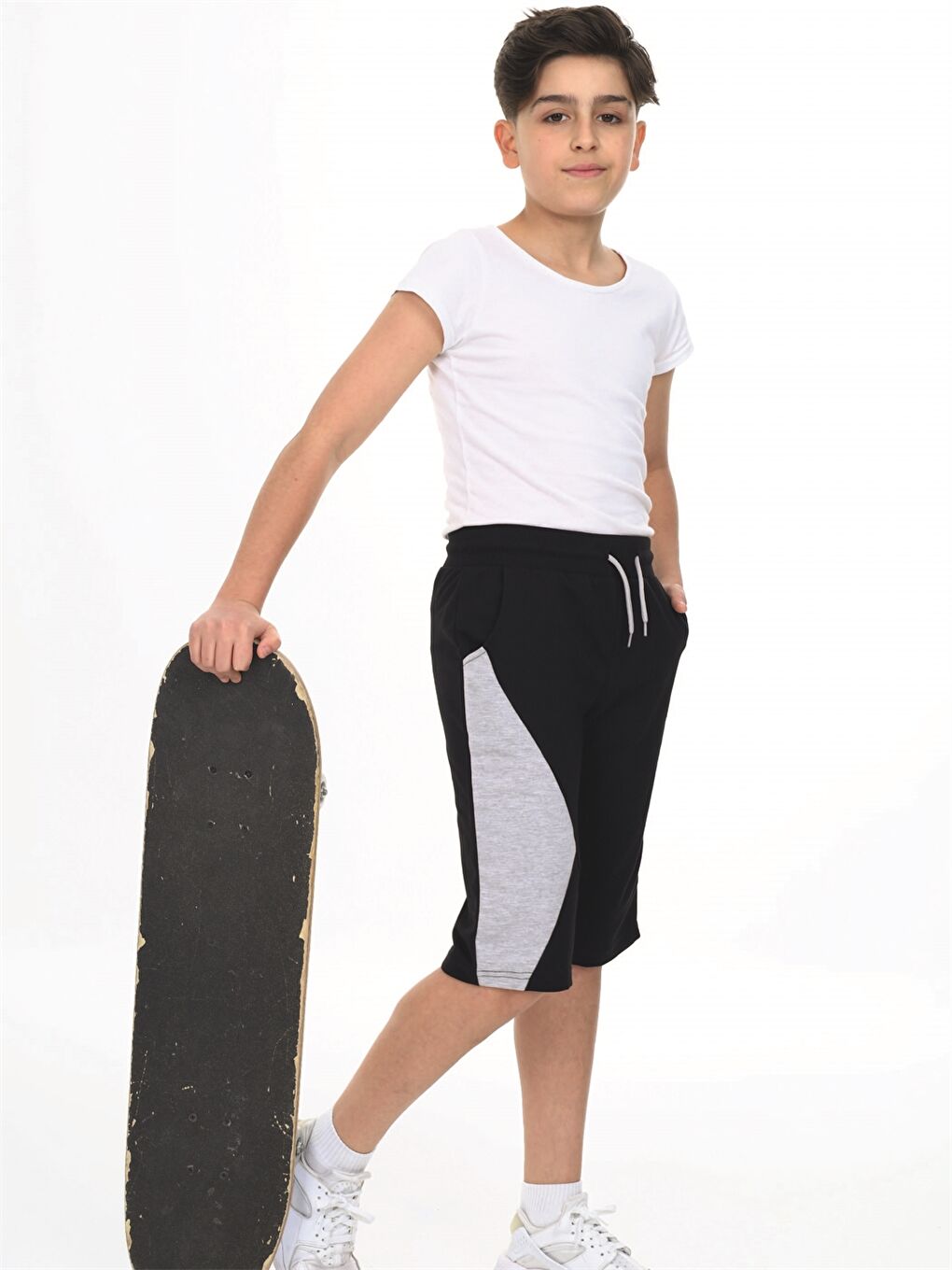 Siyah Beli Lastikli Önü Garnili Erkek Çocuk Kapri-1