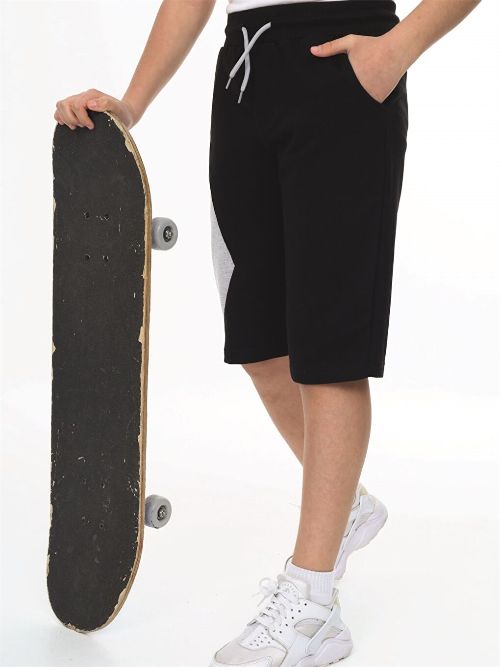 Siyah Beli Lastikli Önü Garnili Erkek Çocuk Kapri-2