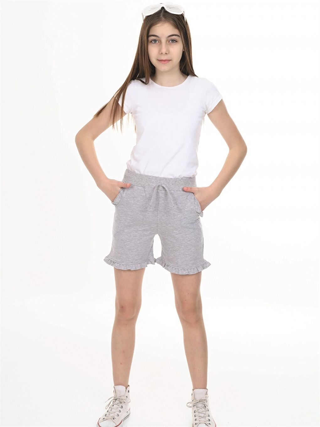 Gri Beli Lastikli Fırfır Detaylı Kız Çocuk Şort