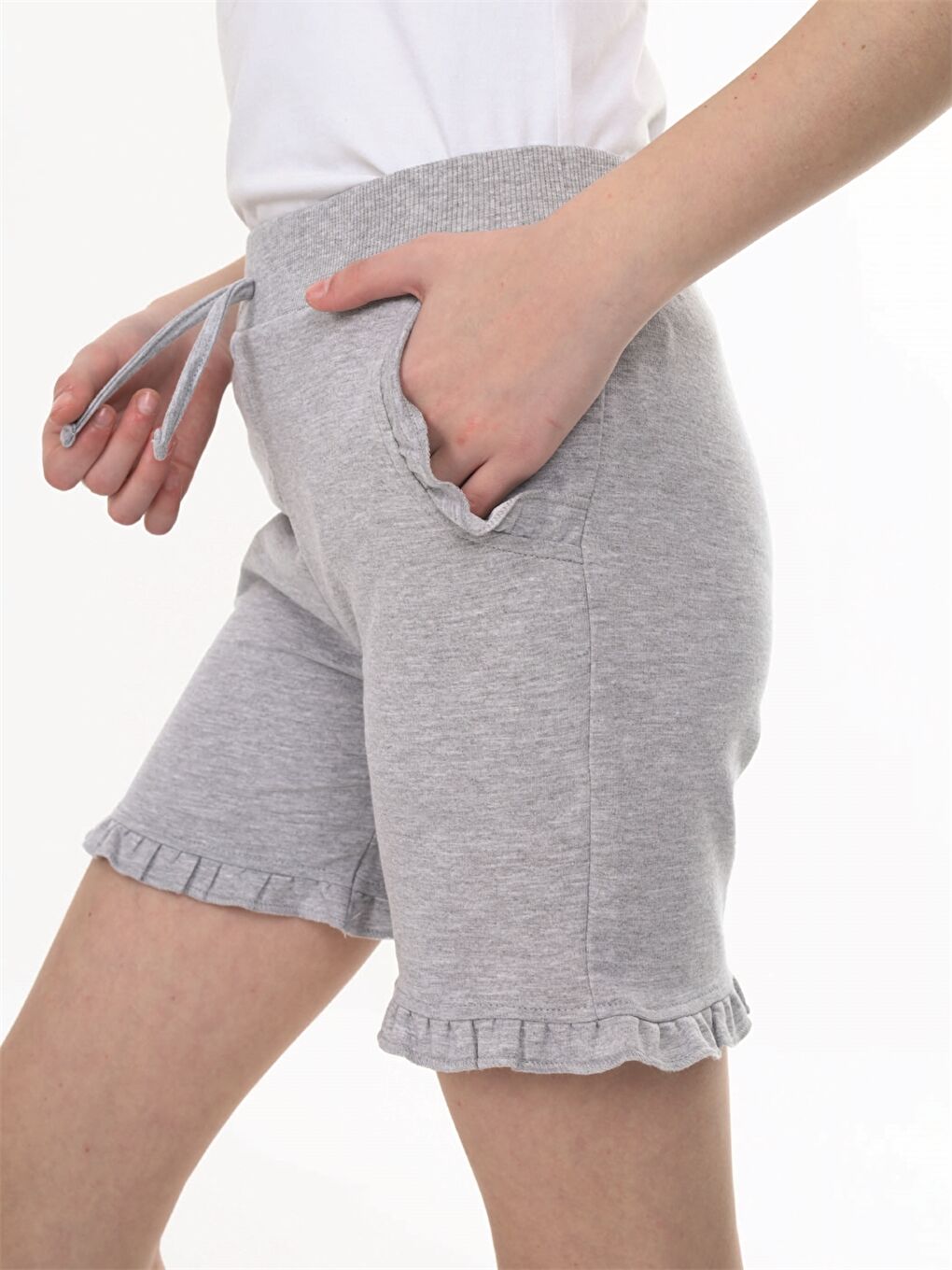 Gri Beli Lastikli Fırfır Detaylı Kız Çocuk Şort-2