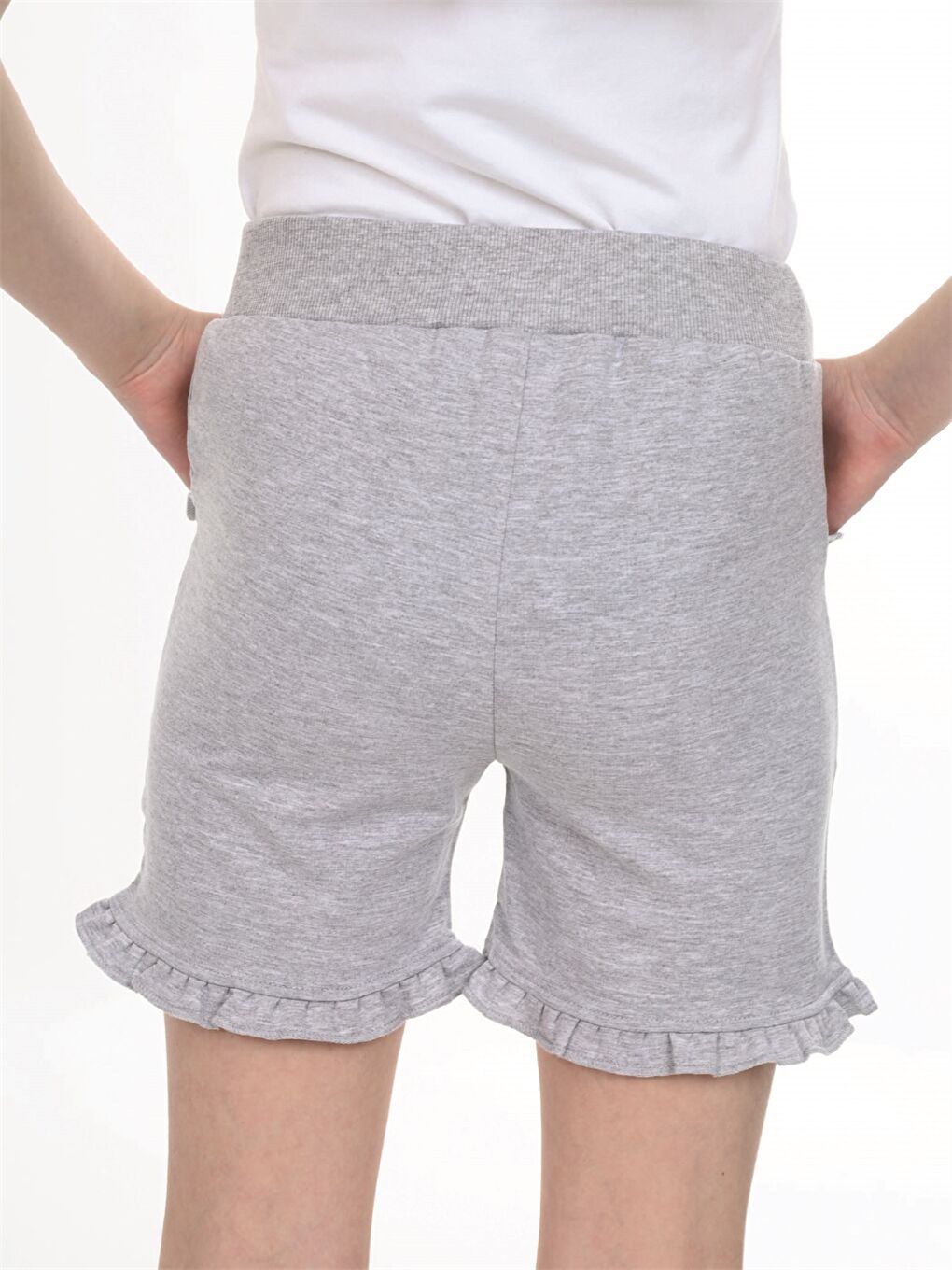 Gri Beli Lastikli Fırfır Detaylı Kız Çocuk Şort-4
