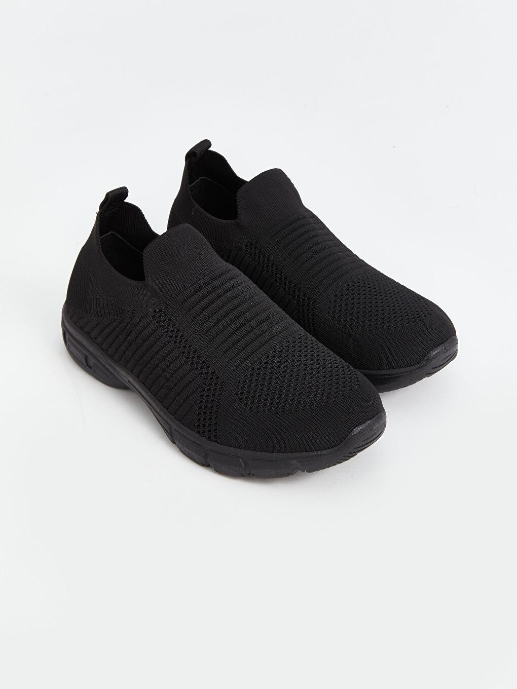 მამაკაცის სპორტული ფეხსაცმელი ბადის დეტალებით