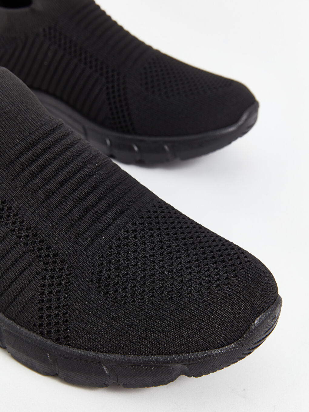 მამაკაცის სპორტული ფეხსაცმელი ბადის დეტალებით-2