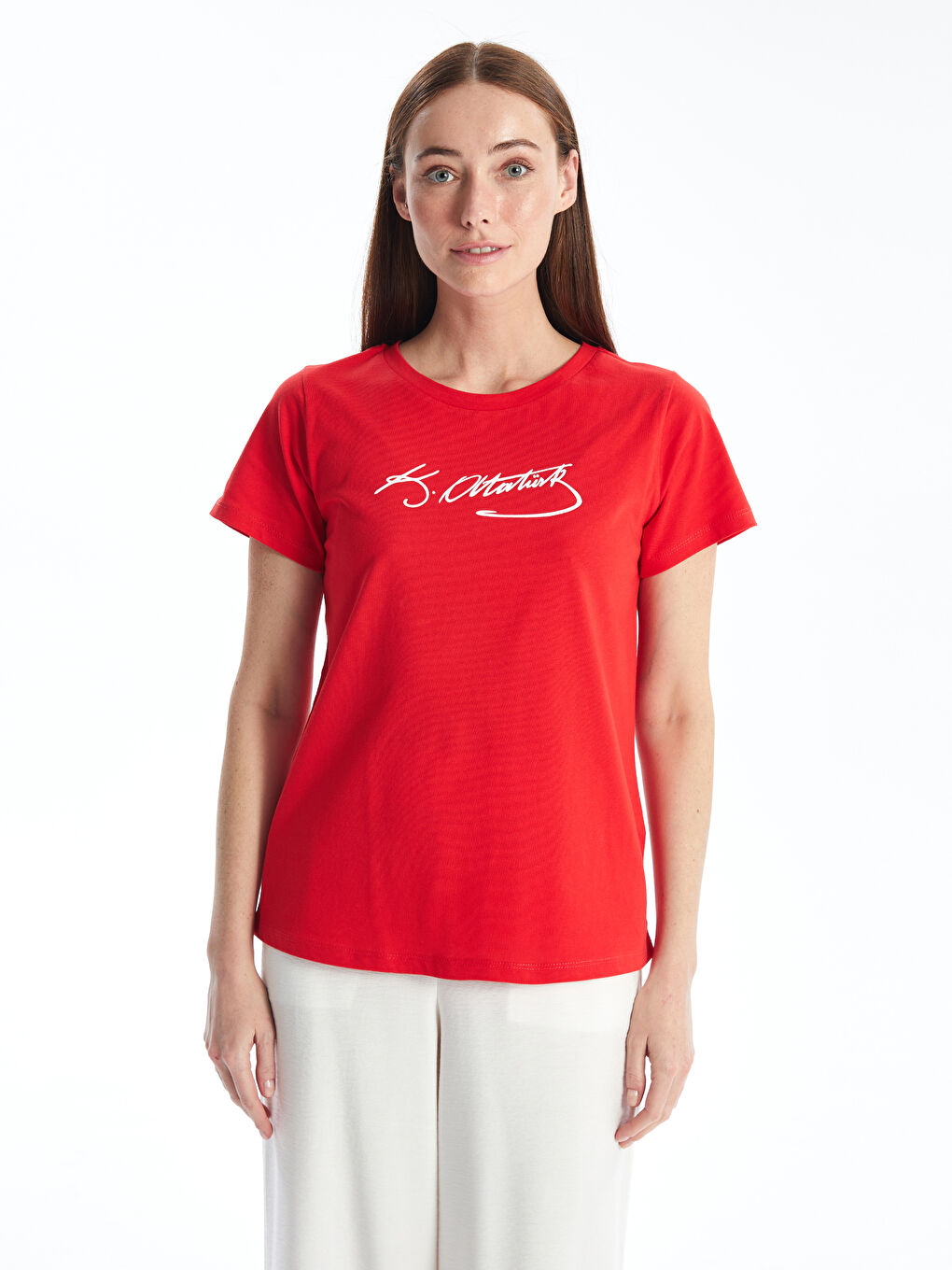 Kırmızı Bisiklet Yaka Atatürk İmza Baskılı Kısa Kollu Kadın Tişört-1