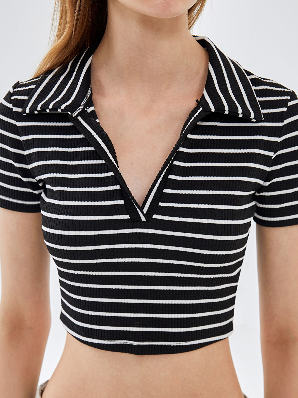 Siyah Polo Yaka Çizgili Kısa Kollu Kadın Crop-2