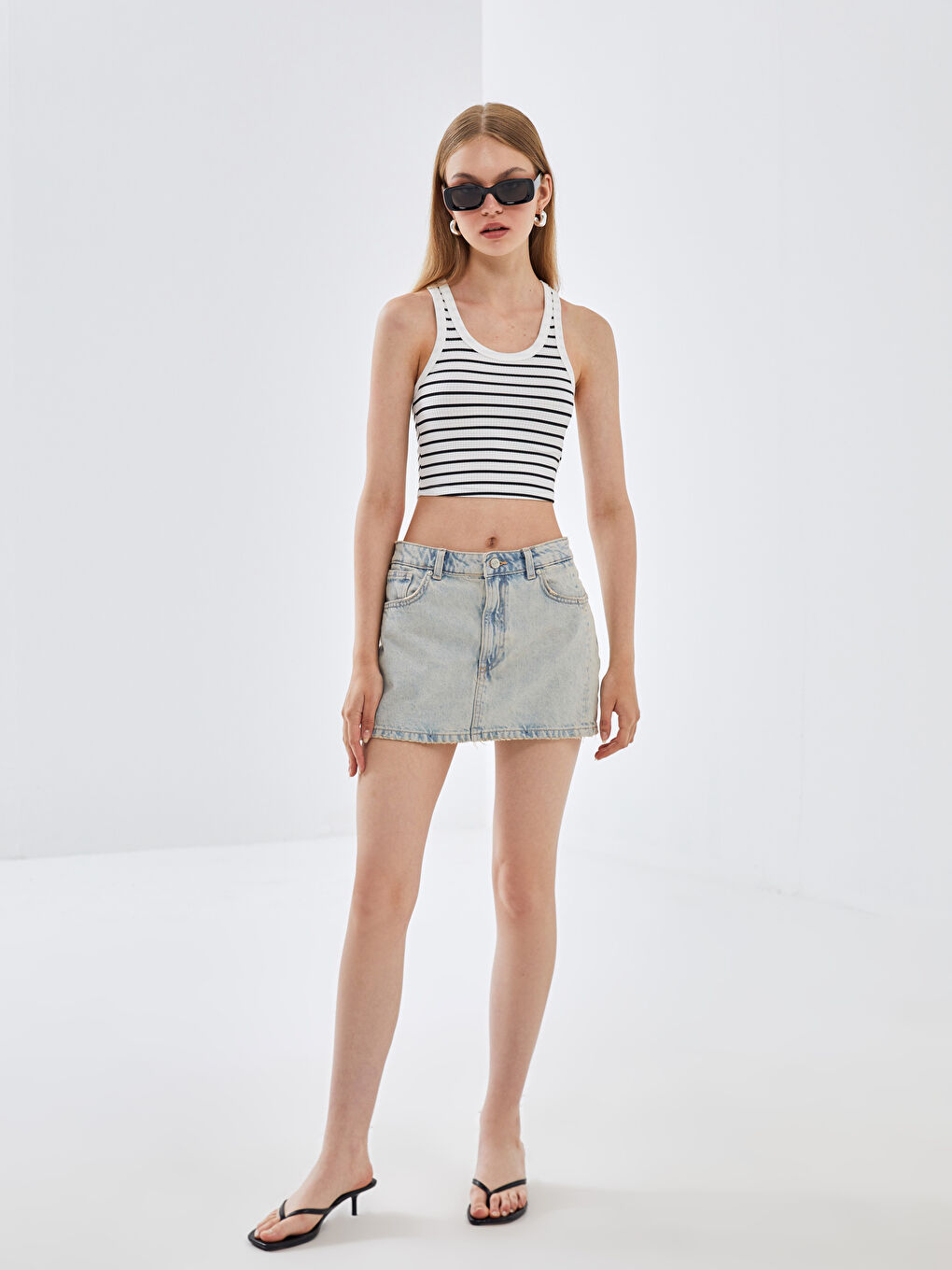 BLAİS Siyah Halter Yaka Çizgili Kadın Crop - 1