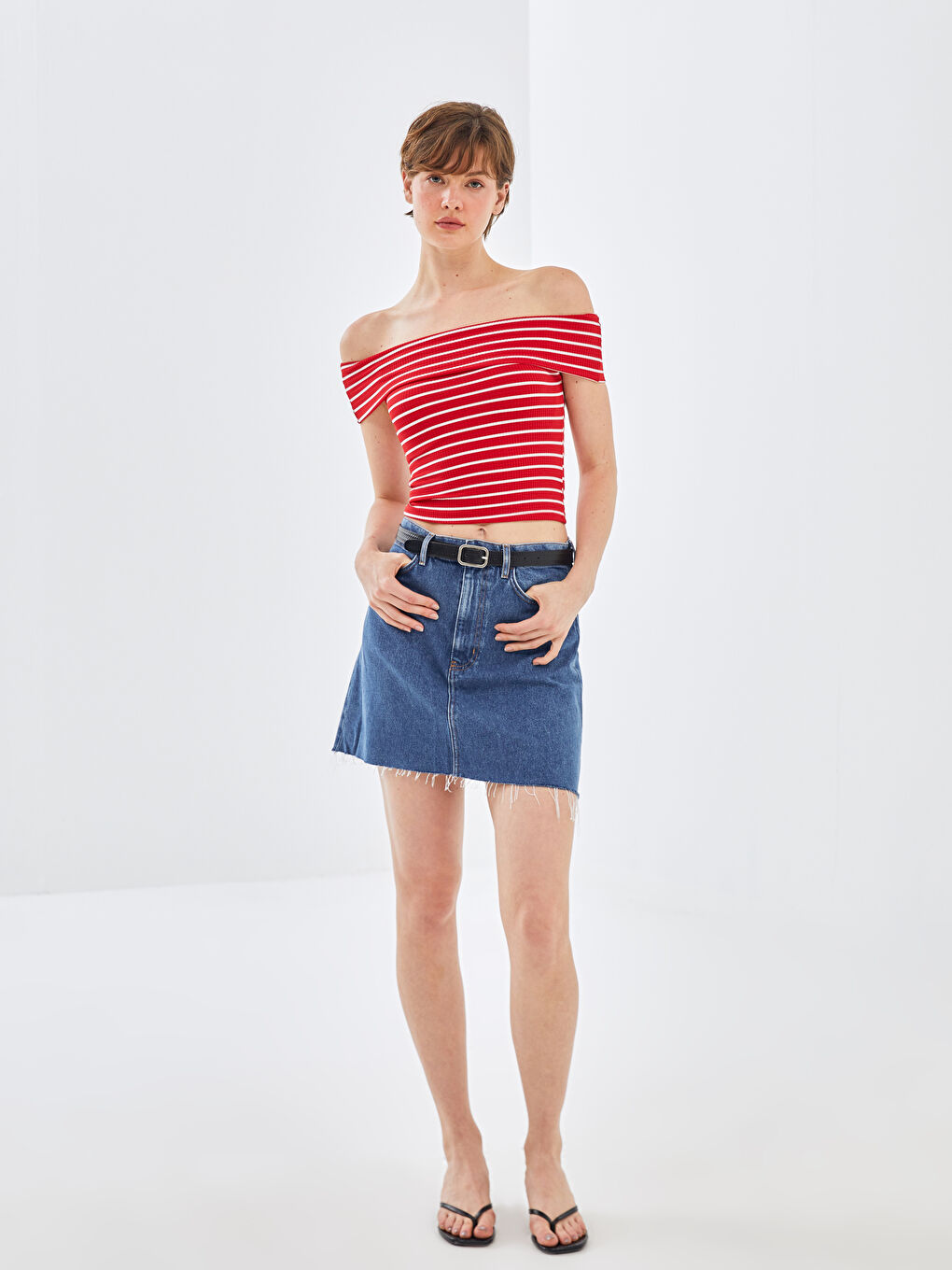 Kırmızı Kayık Yaka Çizgili Kadın Tişört-1