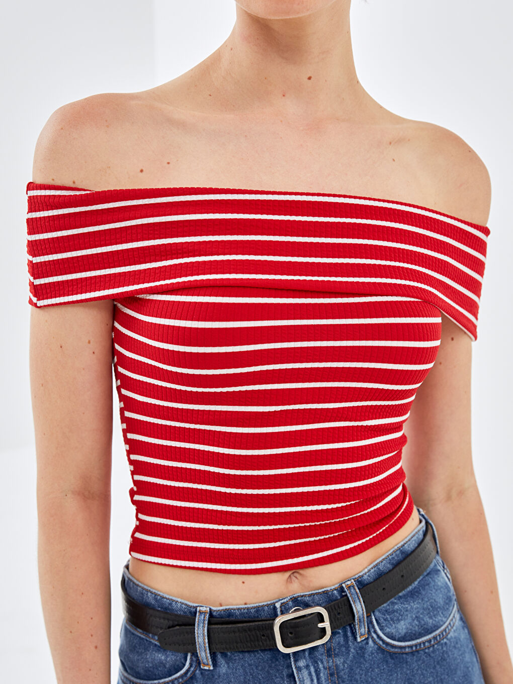 Kırmızı Kayık Yaka Çizgili Kadın Tişört-2