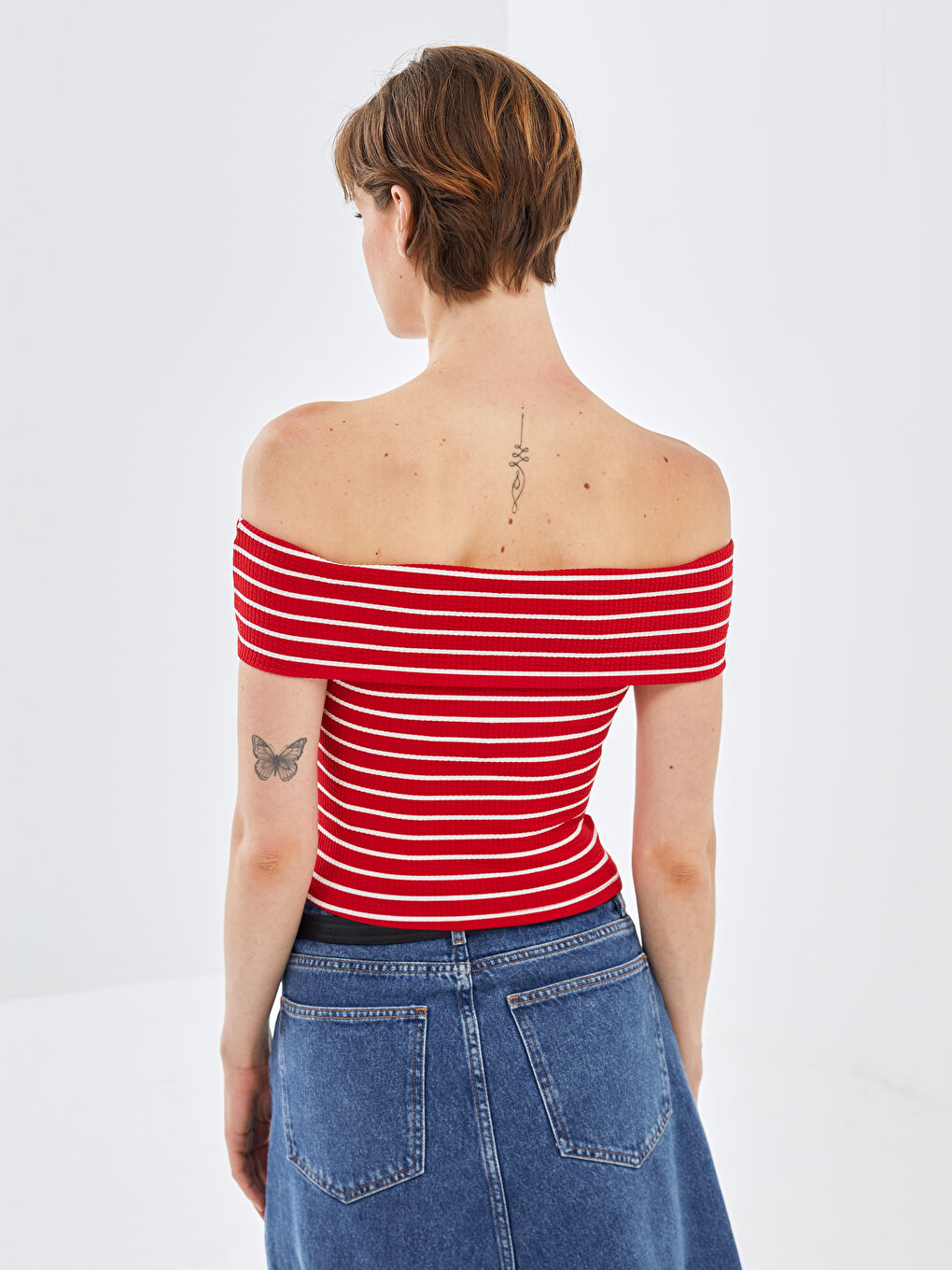 Kırmızı Kayık Yaka Çizgili Kadın Tişört-3