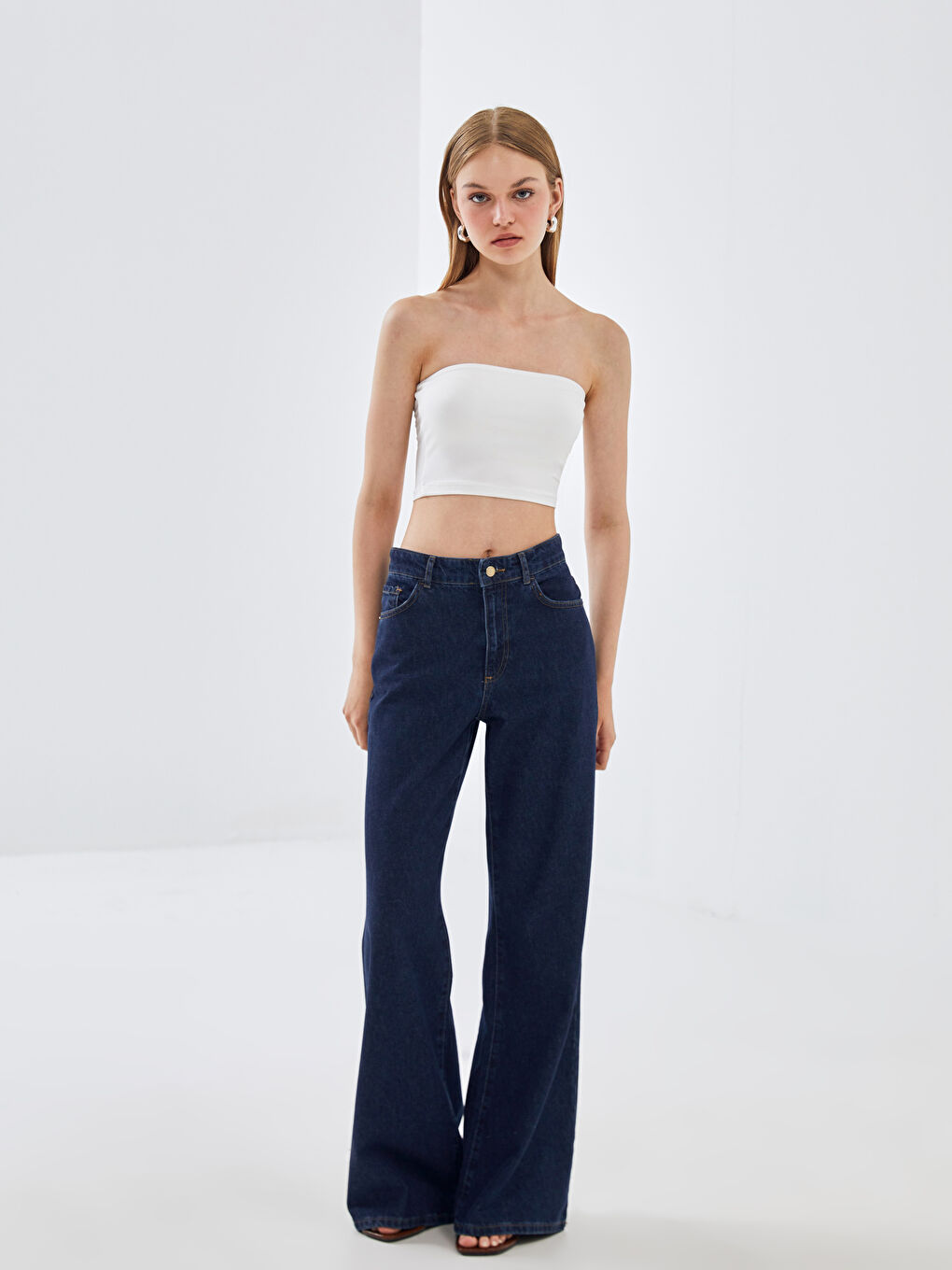 Beyaz Kadın Straplez Yaka Düz Crop-1