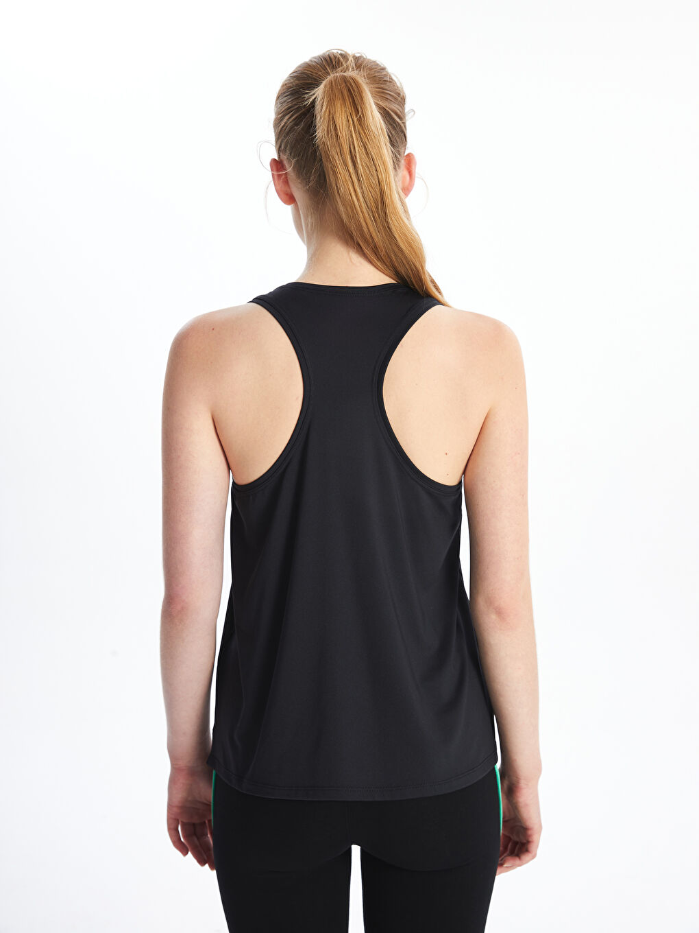 Спортивная майка с U-образным вырезом для женщин-3