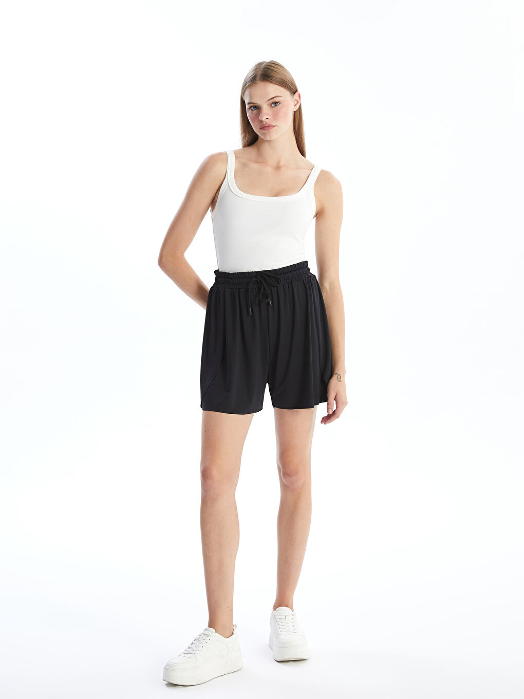 Siyah Beli Lastikli Kadın Şort