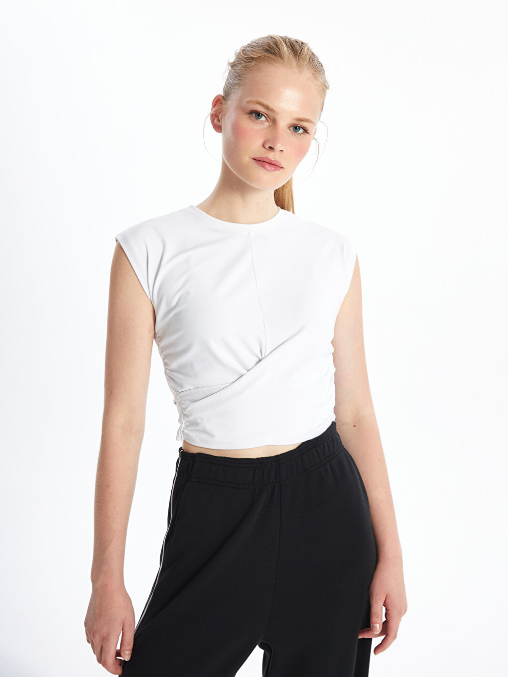 Koor Crop Top za Žene sa Okruglim Izrezom i Naborima -S4O033Z8-J5E